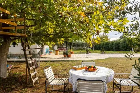 Petalidi Sunny Home Two - Cozy Garden Escape