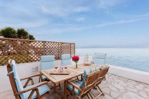 Seafront Evi's Hideaway - Petalidi Cozy Nest
