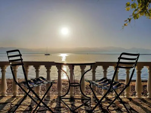 Tropical Beach "Amphitrite"
