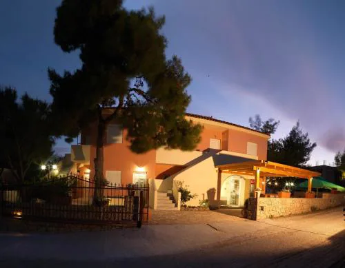 Epavlis Apartments
