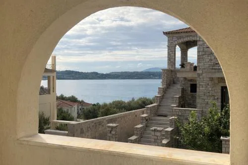 Kyma Arch House