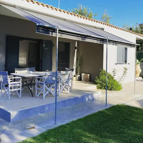 no.21house. Α Beach house in Rio,Patras