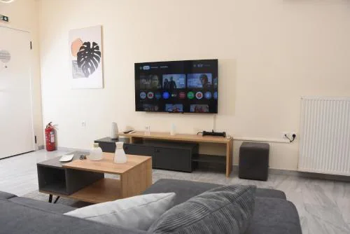 Sparta Central Apartment with Free Parking