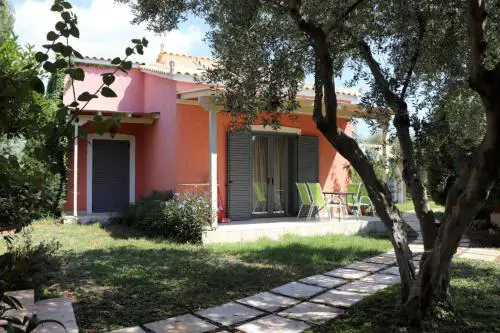 Vassia Holiday Home's