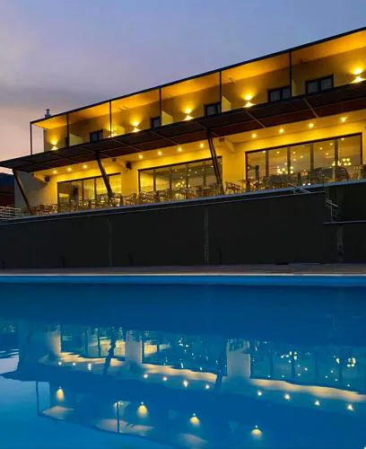 AKROTHEA suites & lounge