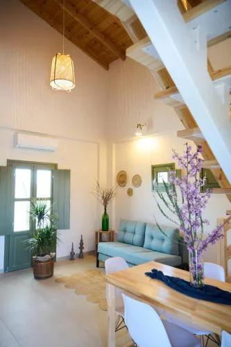 "La Familia" Boutique Private Maisonettes near the sea