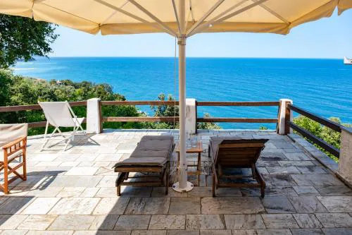 Hideaway in Damouchari with private access to sea ANNA's HORIZON