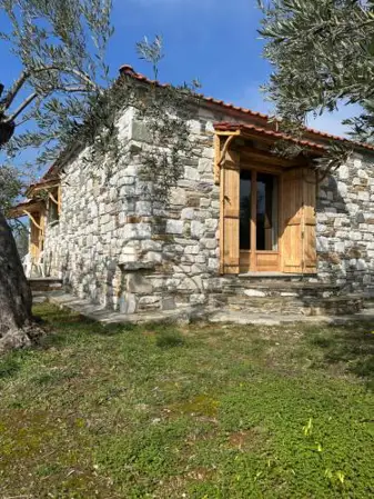Haus im Olivenhain direkt am Meer