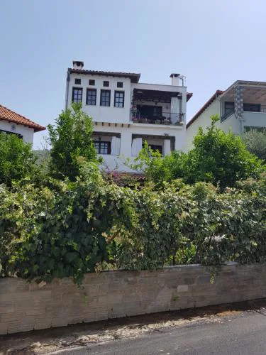 AMMOS & ASTERIAS FAMILY APARTMENTS