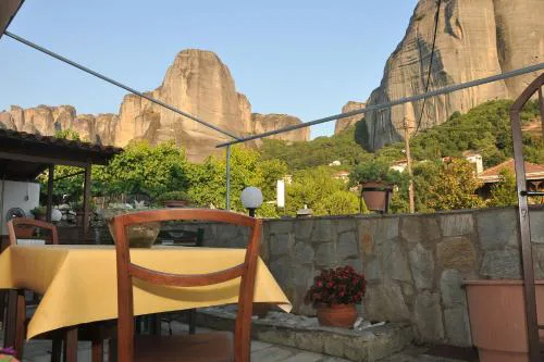 GUESTHOUSE BLOUTSOS ROOMS