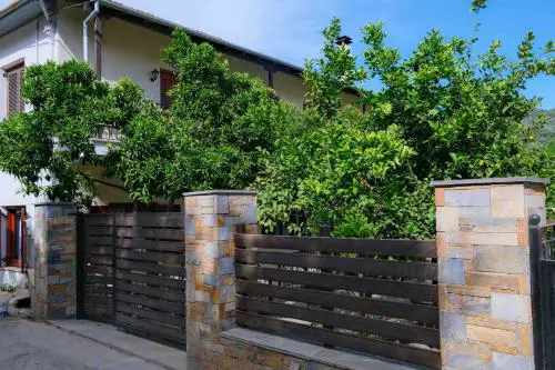 John's House - Chorto Pelion