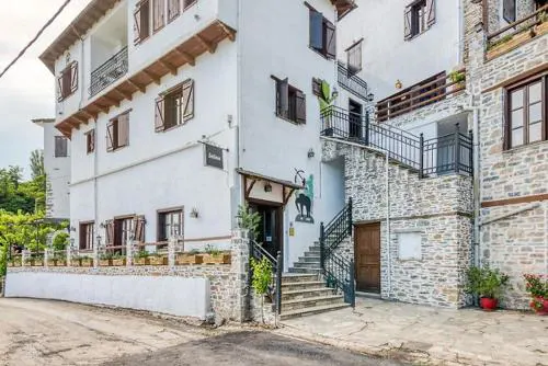 Makrinitsa Village