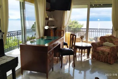 Felicity Seafront Luxury House
