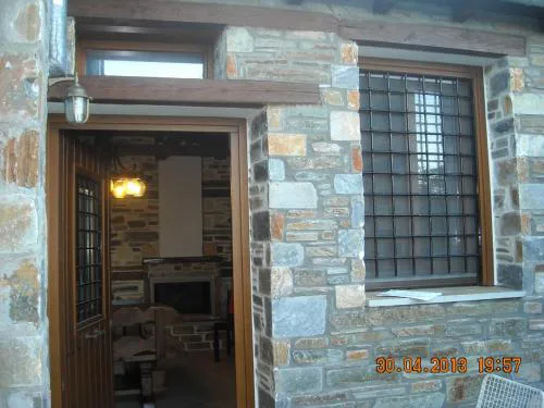 Ground floor Stonehouse with yard