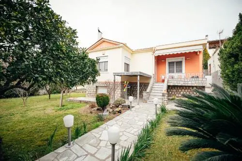 DAFNI'S HOME