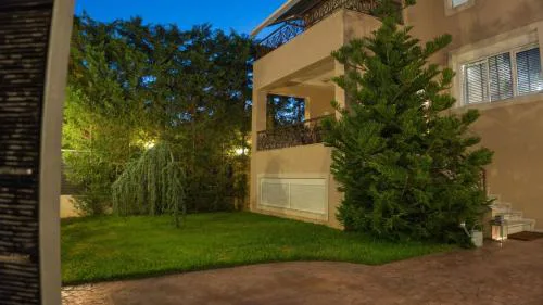 Dana's Luxury Maisonette