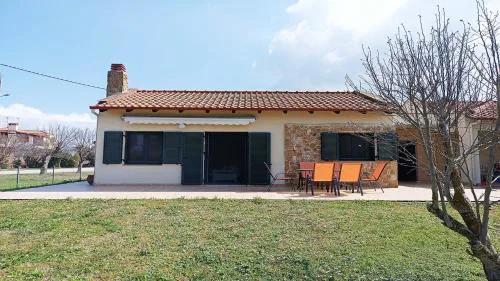 Detached House in Pefkochori with Garden