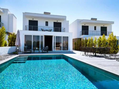 Villa with swimming pool