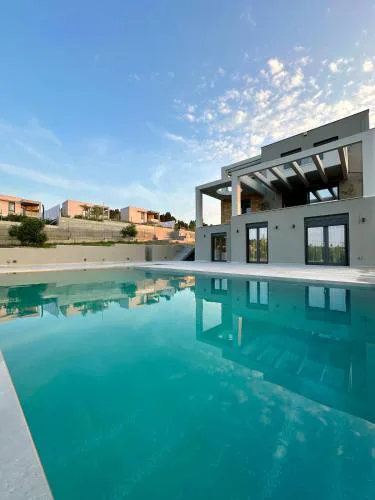 Sani Invictus Villa