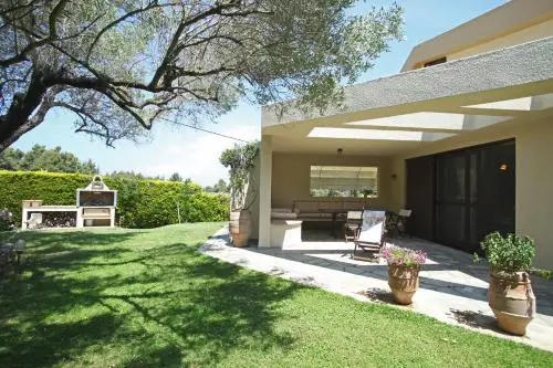 Villa Sanni Retreat by Luxlikehome