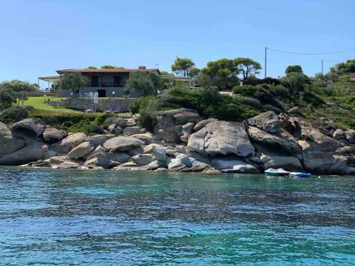Beachfront Villa Paradise