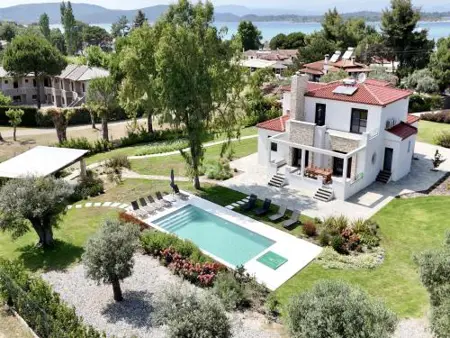 Luxury rental villa for 14 people