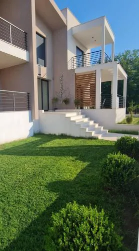 Amaryllis Luxury Living
