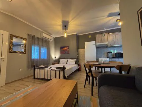 200m from Beach-Cozy Studio with Patio