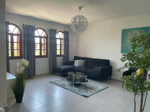 Apt - Sleeps 5 - Pets Ok - Balcony - Parking