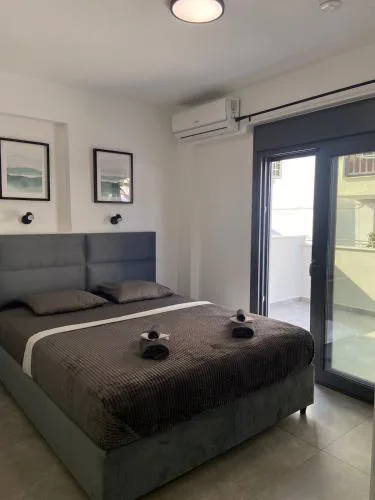 Helios Suite Lemonaki