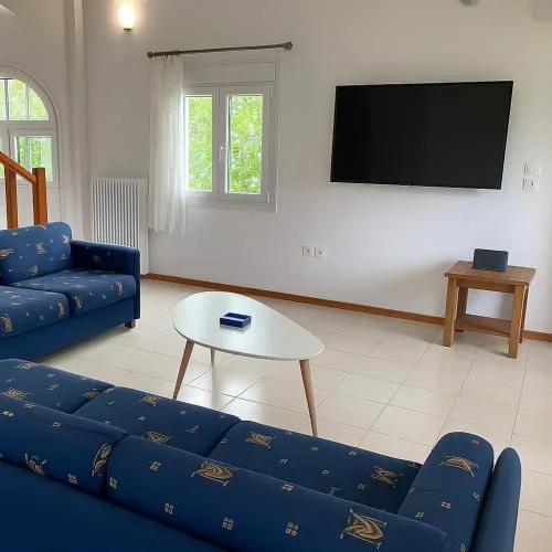 Entire villa with big garden and BBQ amenities