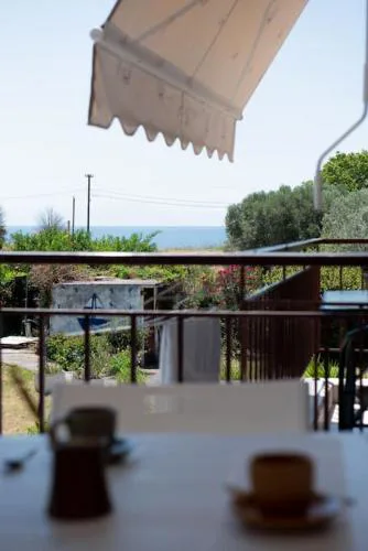 Iris apartment by the sea