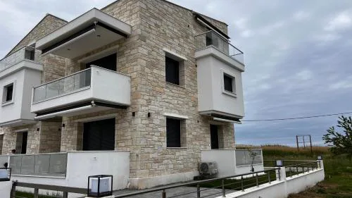 White Pearl Apartment