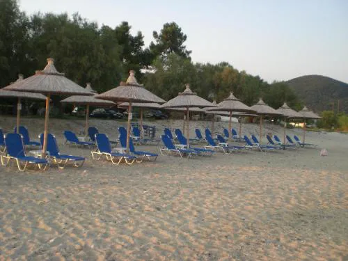 Eleni Rooms Develiki