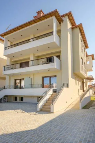 Leon Apartments