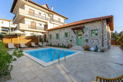 Pnoe Luxury Villa