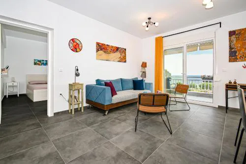 E & D family apartment by the sea
