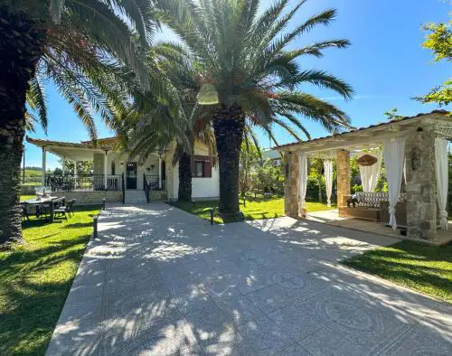 Palm Luxury Villa in Kallithea