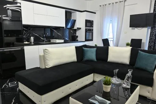 Zeusplace Black and White Retreat