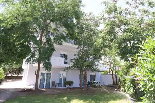 AMADEO APARTMENTS