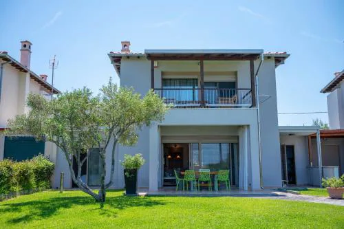 Lavender Pool Villa, Pefkohori #FeelsLikeHome