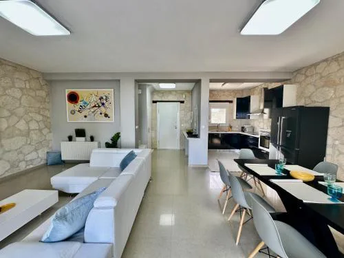 Four Seasons - The Eco Friendly Villa