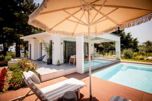 4 Roses Pool Villas