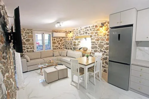 Elysian Stone Apartment I