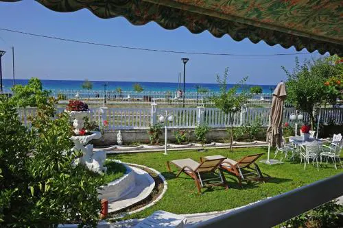 Villa Fofo - Beautiful Sea Front Villa with 650m2 garden