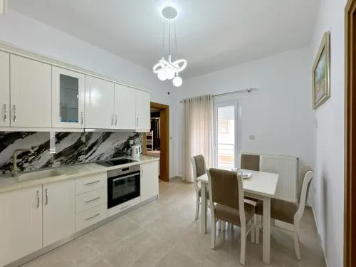Empire Apartment 3