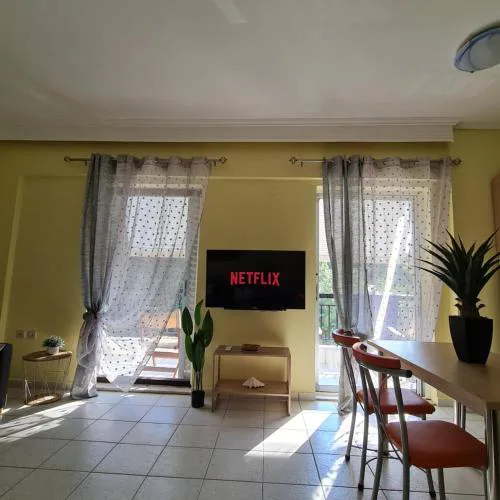 Beachfront Cozy House , 1 min walk to Beach , AC & Fast WiFi