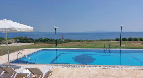 Blue Pastel-cliffside villa, shared pool, wild sandy beach nearby