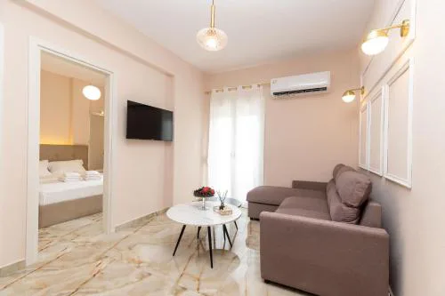 Seaside Apartment Renovated 2BR 1 Minute Walk to the Beach No Car Needed