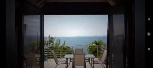 ΖΩΗ ΣΤΟ ΚΥΜΑ- Life on the wave